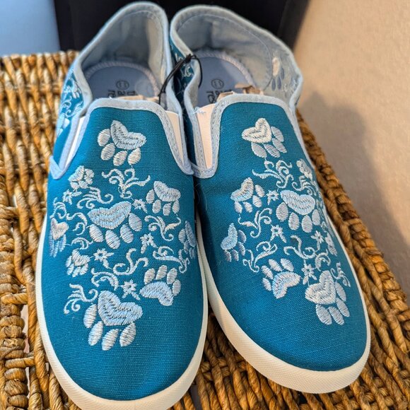 NWT Paws Aplenty Embroidered Turquoise Canvas Slip-On / Women's Size 11 - Picture 1 of 9